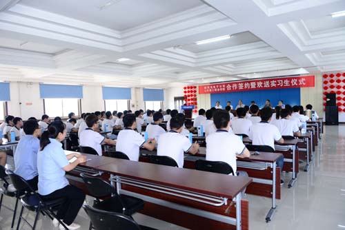 华体会（中国）公司与山东理工职业学院合作签约暨欢送实习生仪式隆重举行